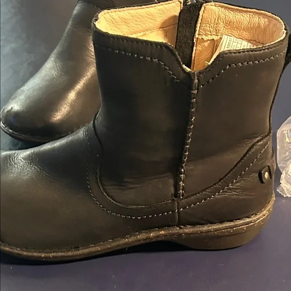 Women’s new UGG Black Leather ANKLE Boots. SIZE 10 - Picture 7 of 8